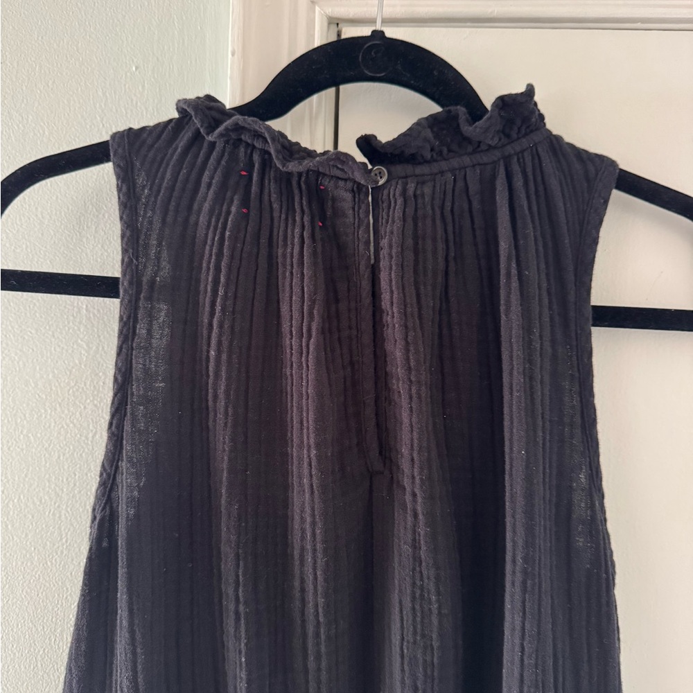 XiRENA Black Sleeveless Maxi Dress with Ruffled Neck - Picture 8 of 12